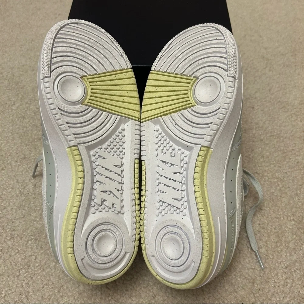 Nike Gamma Force Sneakers in Light silver/White/Life lime Size 6.5